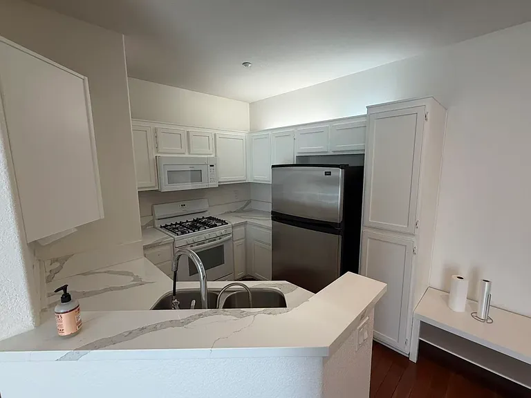 2208 Crescent Oak — Photo 3