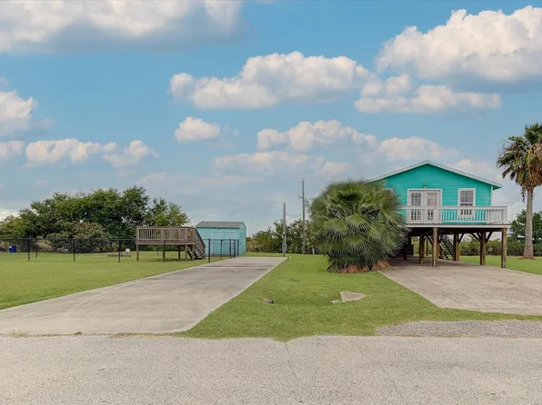 1089 Melody Ln, Crystal Beach, TX 77650
