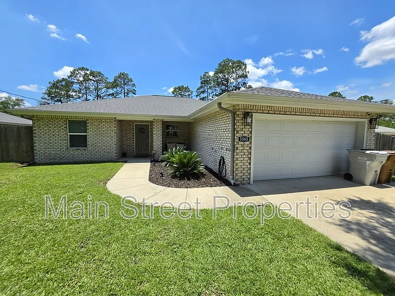 5565 Riviera Dr — Photo 2