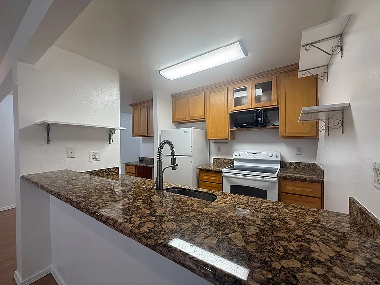 1505 Four Oaks Cir — Photo 6
