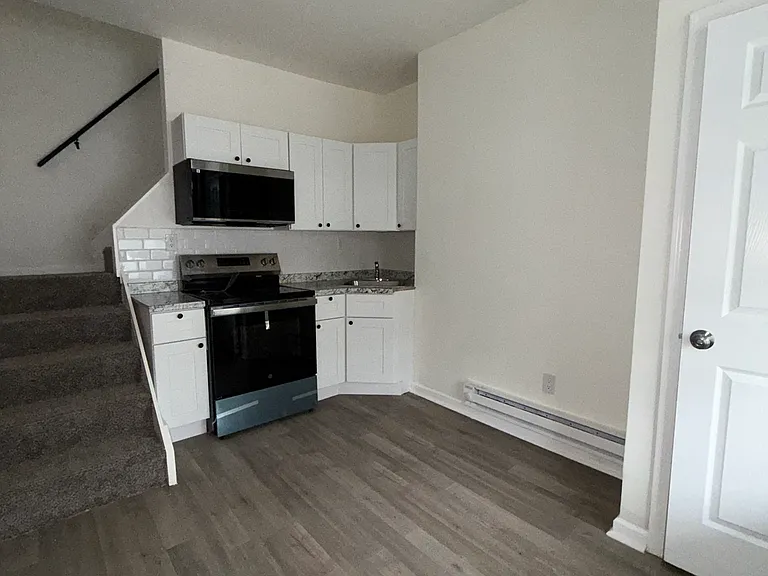 6125 Glenmore Ave #2 — Photo 9