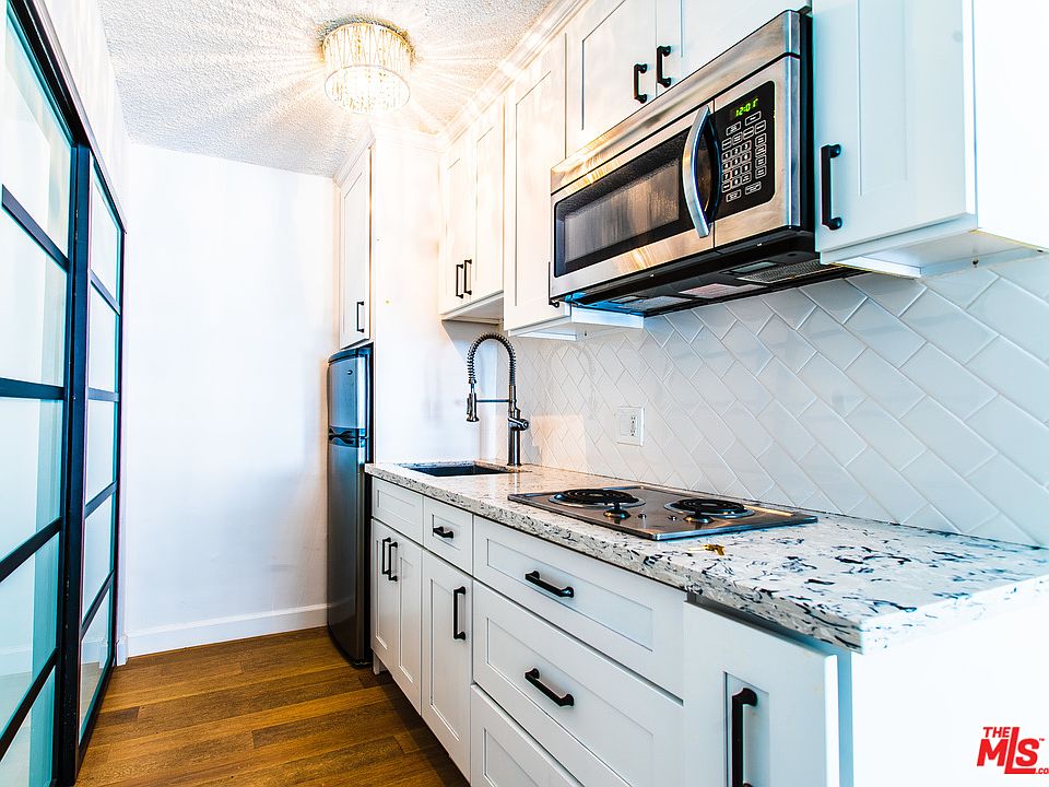 1st image of 1102 11th St #106