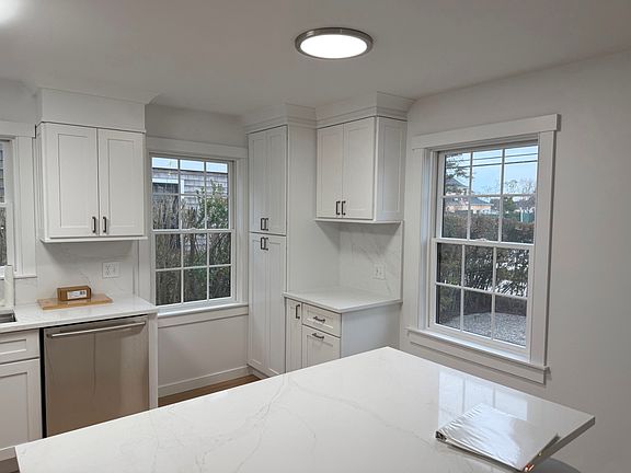 5th image of 106 Old South Rd Unit A