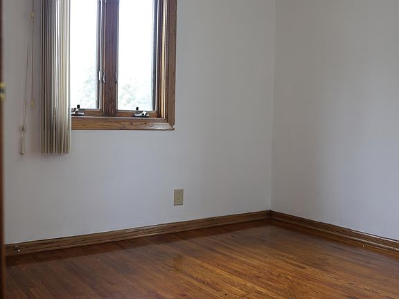 4th image of 1244 Ryan Ave E