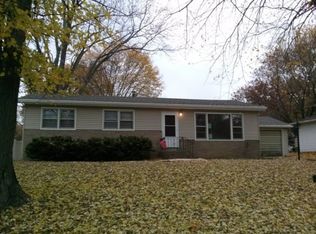 4523 5th St #B, East Moline, IL 61244