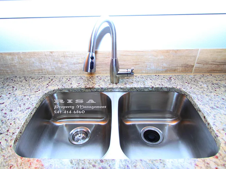 4185 Lancaster Dr NE — Photo 11