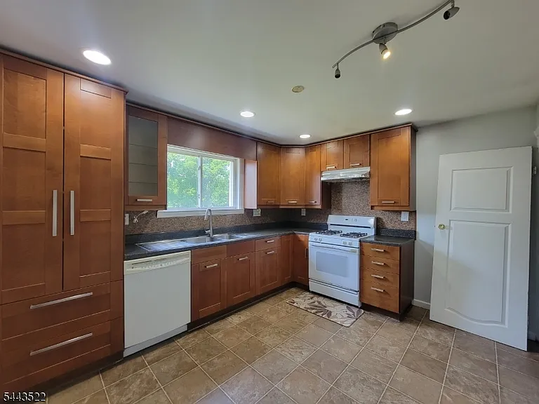 59 Troy Rd — Photo 6