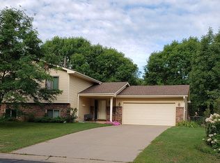 5855 Ridge Creek Rd, Shoreview, MN 55126