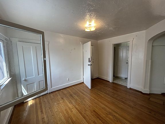 2nd image of 919 E Princeton Ave