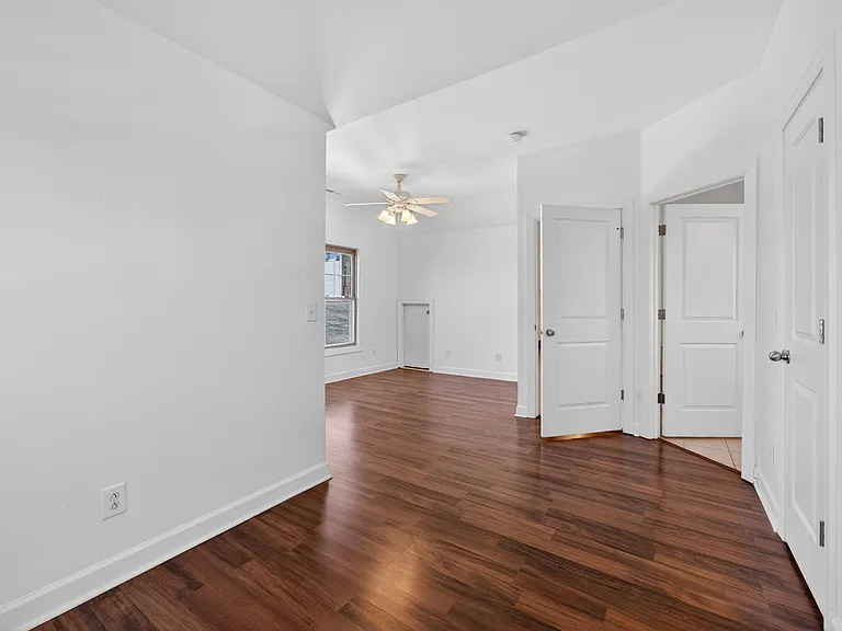 1103 Summit Ave — Photo 18