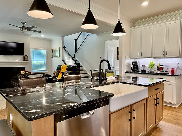 911 Cypress Point Ln — Photo 12