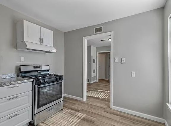 3rd image of 3 Pershing Dr APT A