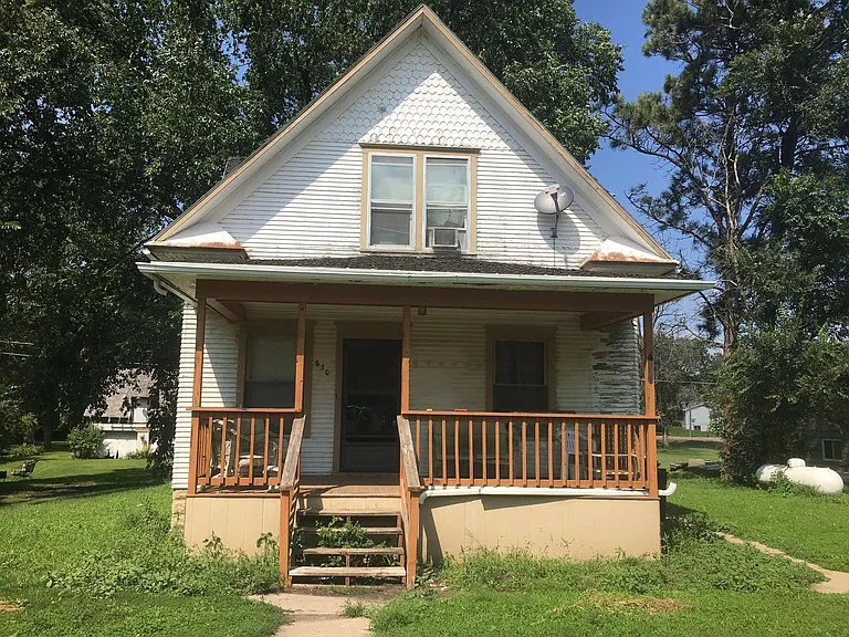 630 E 4th St — Photo 1