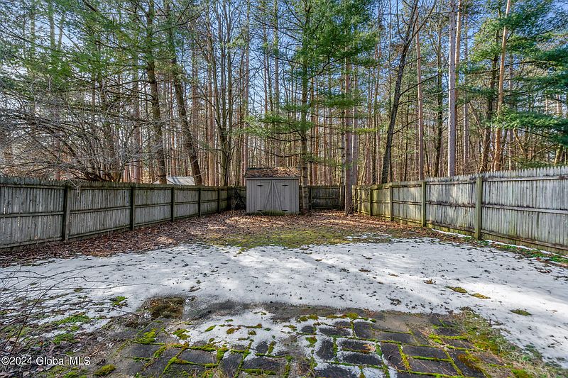 4th image of 115 Arrow Wood Place