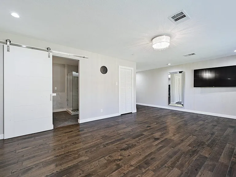 3105 Twilight Trl — Photo 15