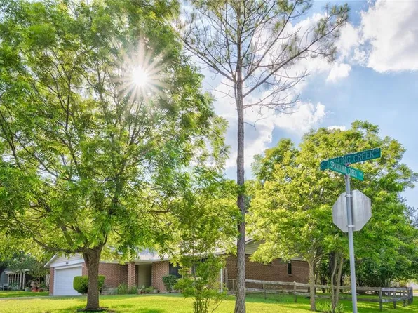 8906 Sparkling Creek Dr, Austin, TX 78729