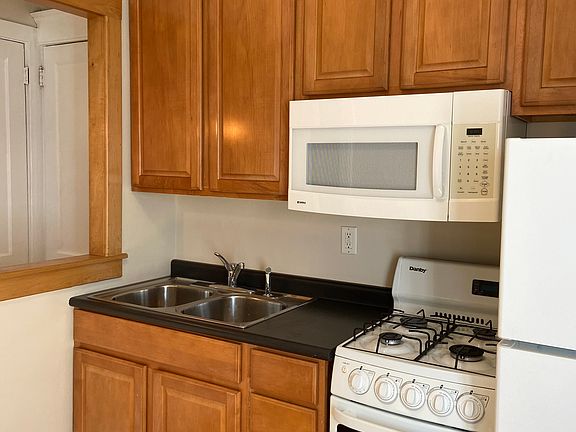 5th image of 2400 Fremont Ave S APT 4