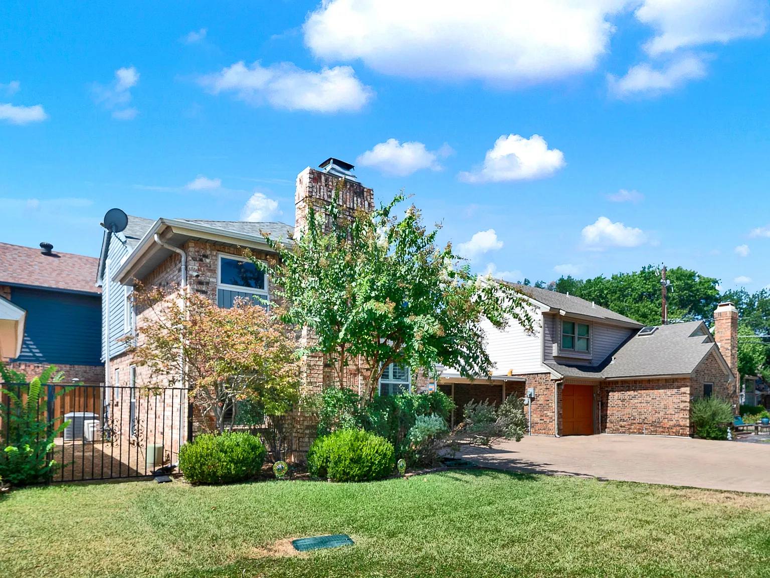 2 bed, 1.5 bath, 1050 sqft, $2,300 — Photo 1