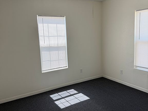 5th image of 2625 Elizabeth St