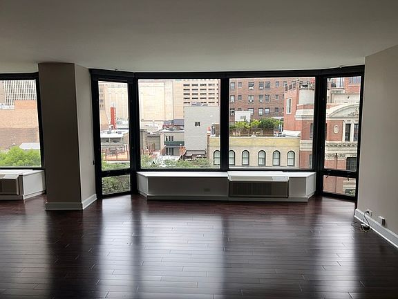 3rd image of 50 E Bellevue Pl APT 704