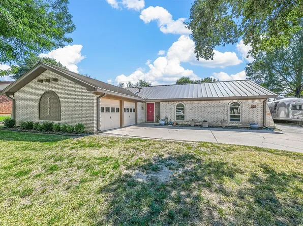 725 Toni Dr, Hurst, TX 76054