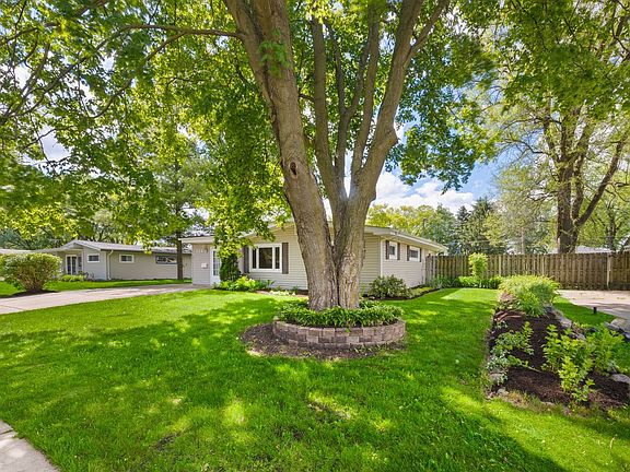 3rd image of 322 Harmony Dr