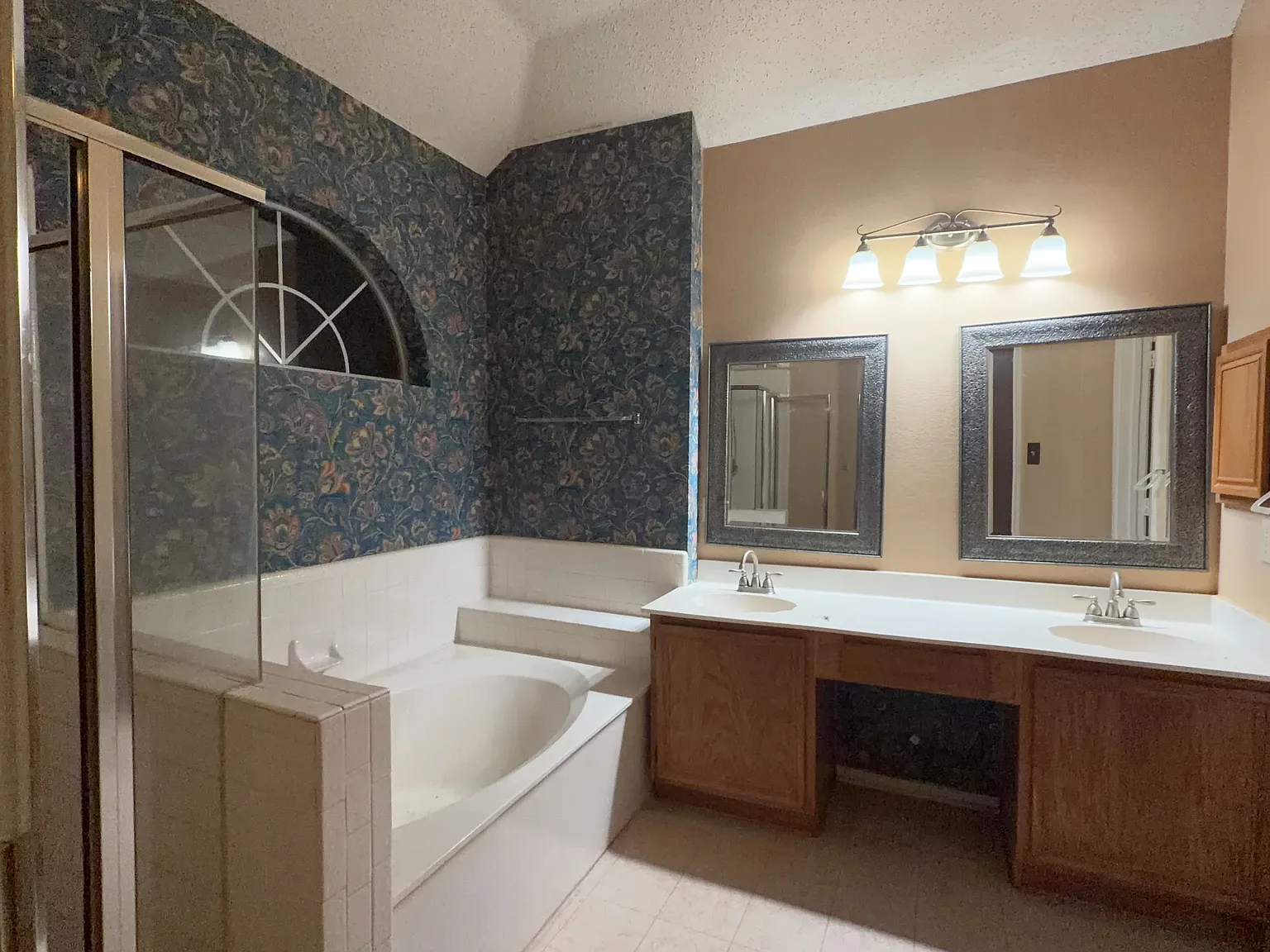 4 bed, 2068 sqft, $2,450 — Photo 2
