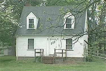 8617 King Graves Rd NE photo 1