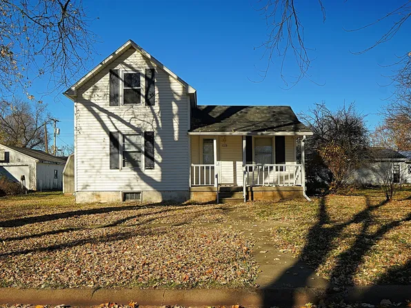 115 W James St, Forrest, IL 61741