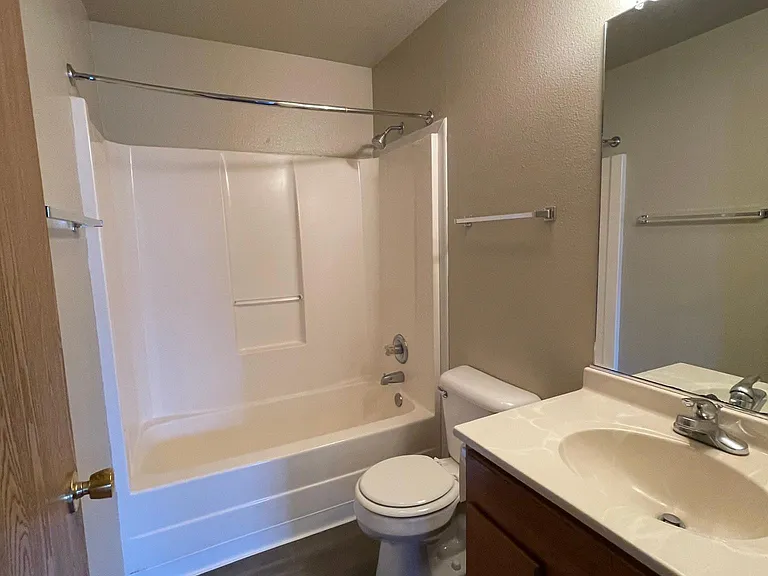841 Dickinson Ave #8 — Photo 9