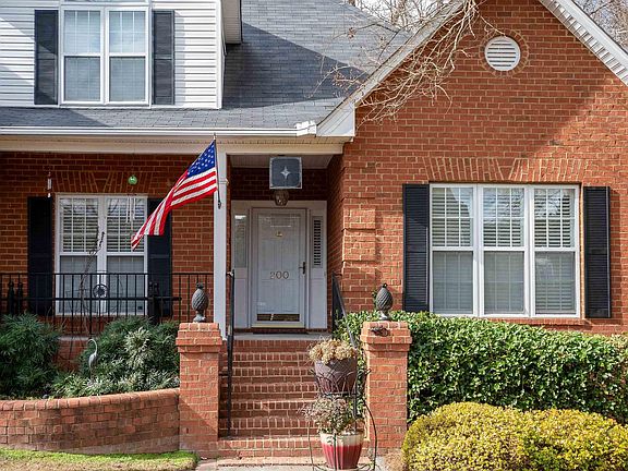 4th image of 200 Barton Bend Ln
