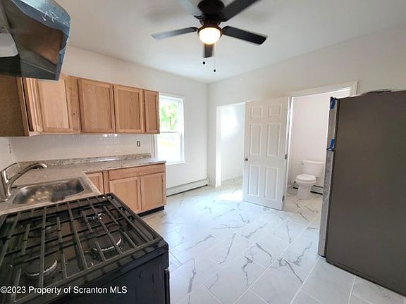 3rd image of 211 N Lincoln St #1