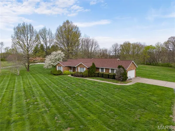 6618 Deer Run Dr, Alton, IL 62002