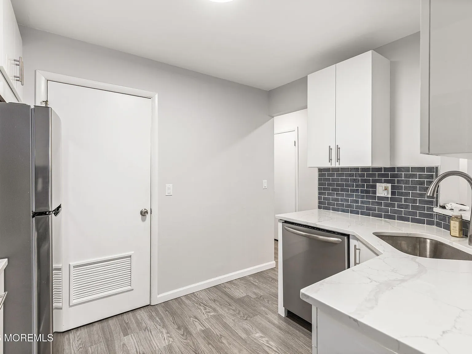 1 bed, 1.5 bath, 1082 sqft, $2,200 — Photo 2