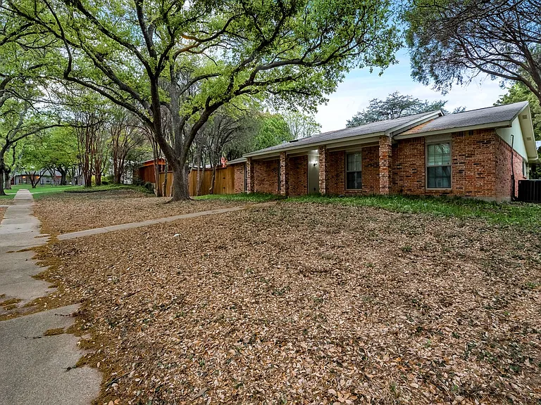 3940 Dalgreen Cir — Photo 18