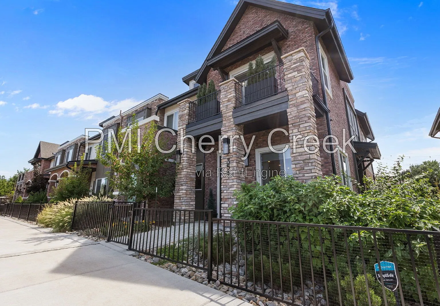 3 bed, 2.5 bath, 1688 sqft, $3,395 — Photo 2
