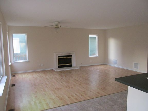 5th image of 471 Wright Dr