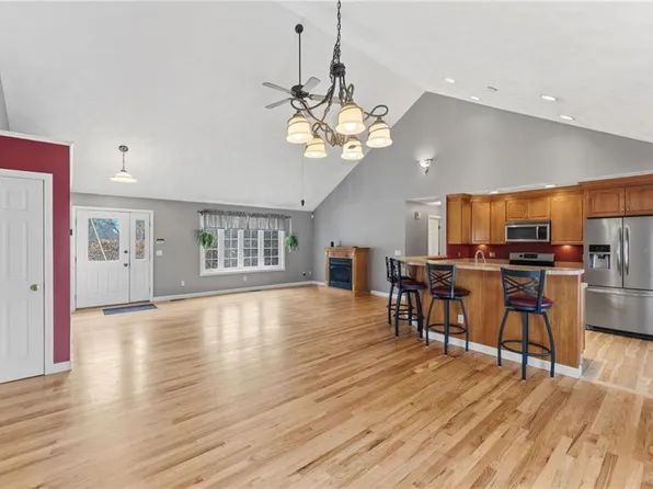 73 Deer Run Trl, Smithfield, RI 02917