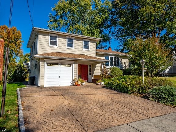 2nd image of 2451 Belcher Dr