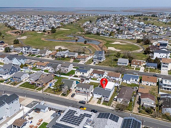 5th image of 407 W Shore Dr
