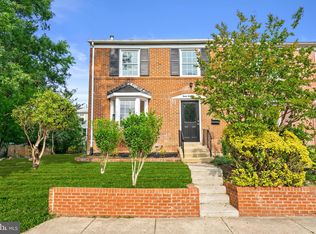 8039 Saint Annes Ct, Alexandria, VA 22309