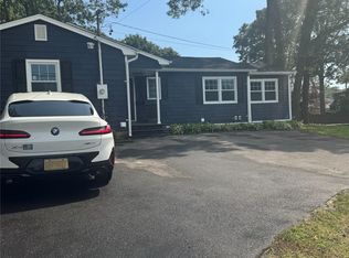 882 Union Blvd, West Islip, NY 11795