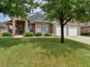 5836 Ivy Glen Dr, Grand Prairie, TX 75052