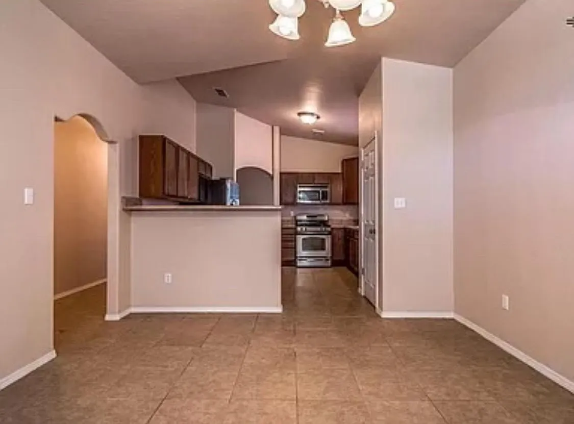 3 bed, 1828 sqft, $2,650 — Photo 3