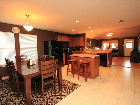4th image of 913 Oak Hollow Ln