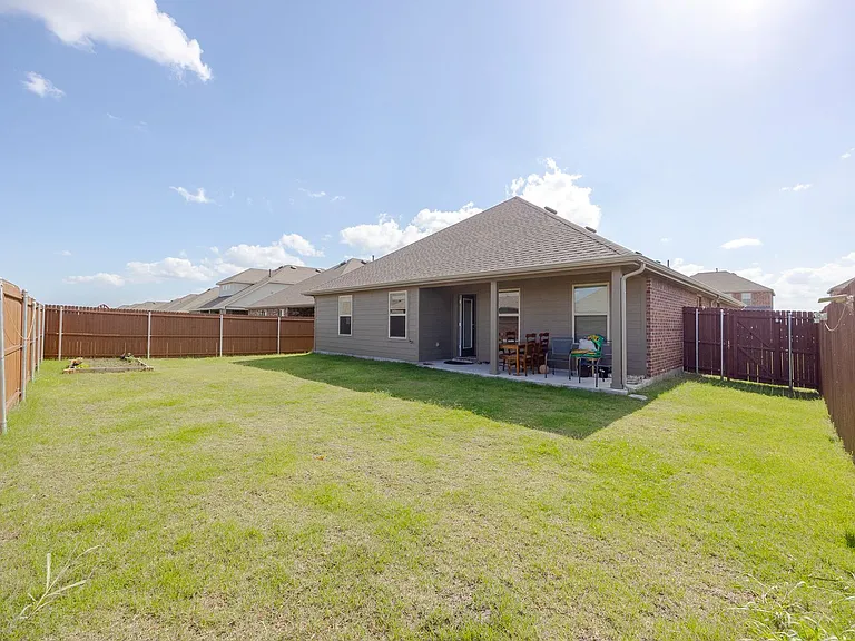 1205 Colonial Bluff Ln — Photo 36