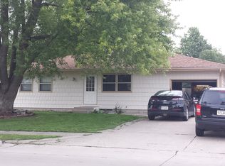 939 E Nobes Rd, York, NE 68467