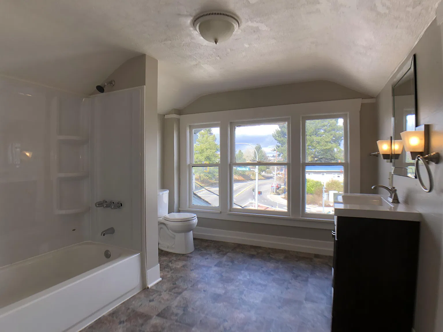 646 Washington Ave - 1 — Photo 3