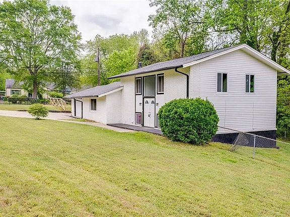 2nd image of 1821 Fayetteville Ct