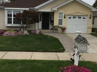 155 Blue Heron Dr, West Deptford, NJ 08086